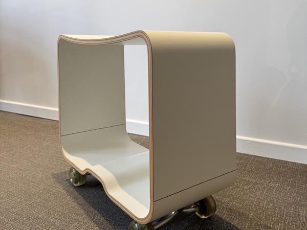Petit meuble d'appoint mobile et fonctionnel